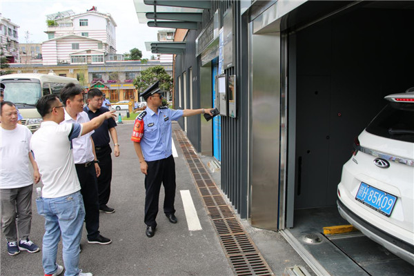 鄒永勝一行調研中心城區(qū)停車場和靜態(tài)交通一體化項目