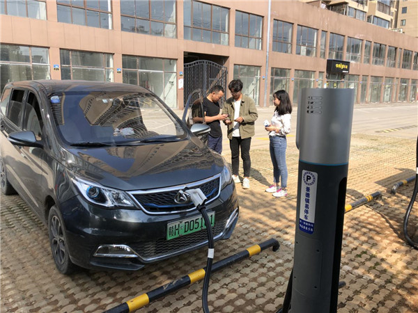 我市首座新能源汽車(chē)集中式極速充電站正式建成投入使用