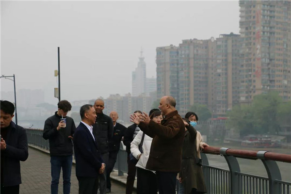 古巴共和國駐華大使卡洛斯一行參觀考察御窯景巷